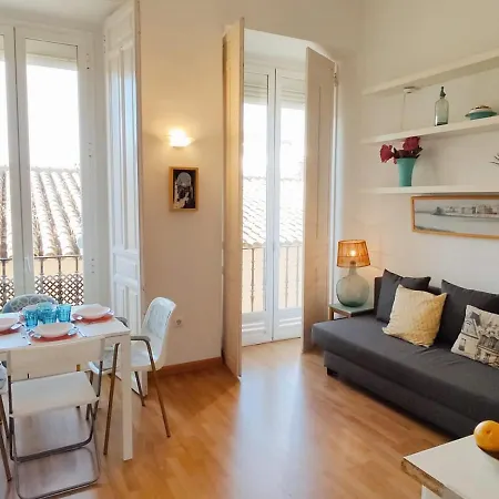 Homeyseville- Lovely In City Center, Parking Optional Апартаменты *