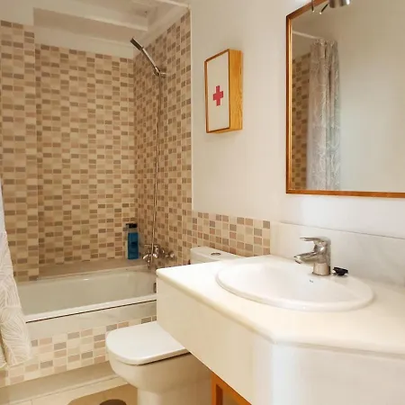 Homeyseville- Lovely In City Center, Parking Optional Апартаменты *