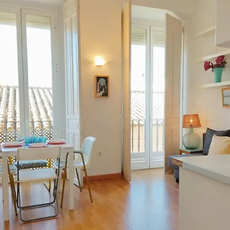Homeyseville- Lovely In City Center, Parking Optional Севилья