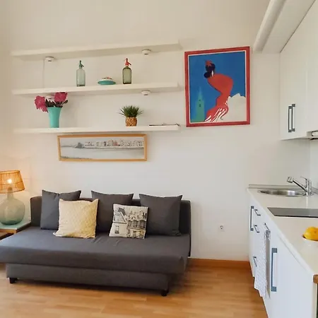 Homeyseville- Lovely In City Center, Parking Optional Apartman *